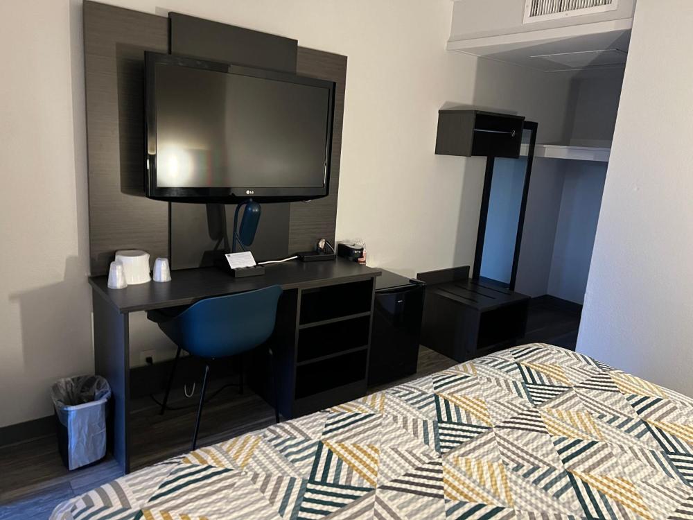 Quadruple Room - Non-Smoking interior